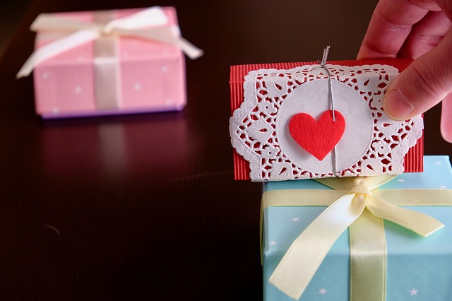 Qué regalar a mi novia en San Valentín: ideas originales o clásicas