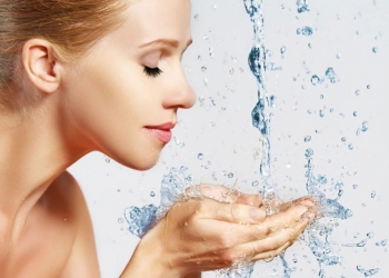 Agua, el mejor secreto para eliminar la celulitis y mantener la piel hidratada