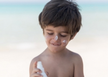 Diferencias entre la crema solar de niños y de adultos