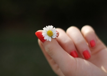 ¿Cómo cuidar las uñas? Hidrata y déjalas suaves y bonitas